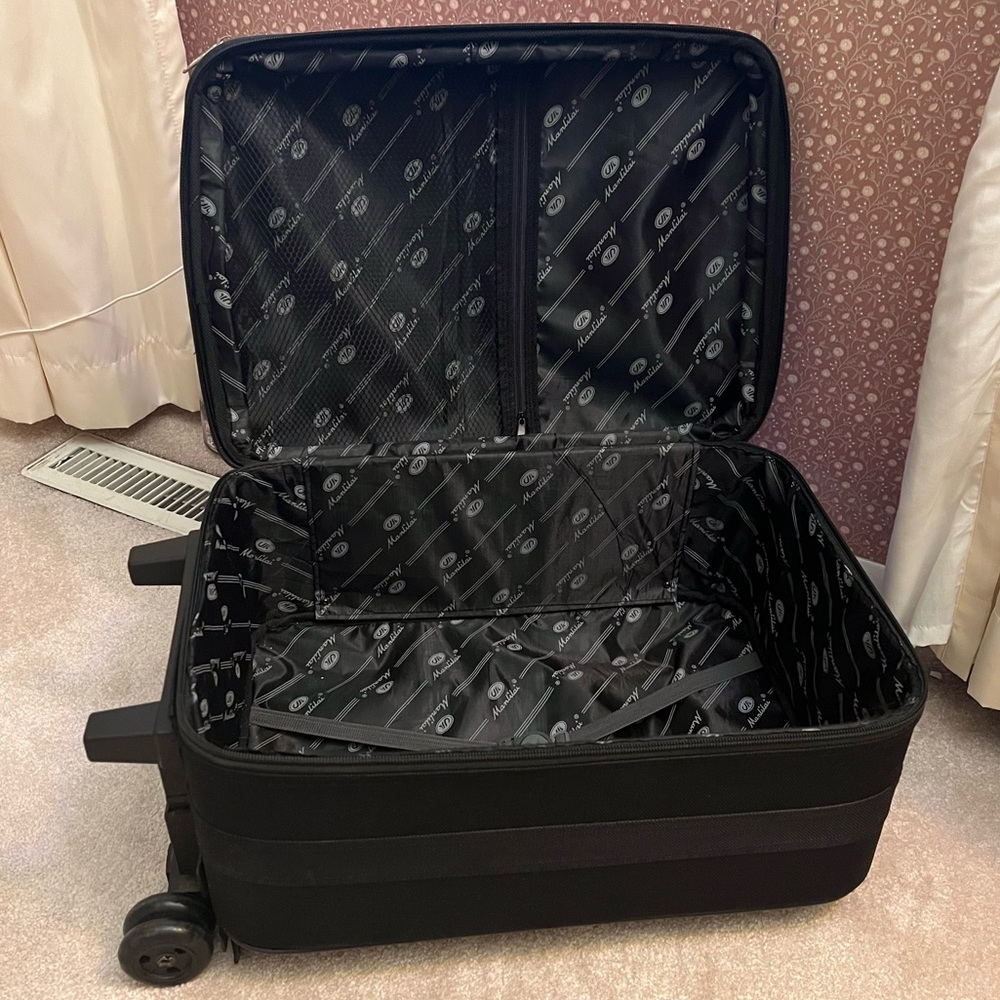 22” Expandable Carry On Suitcase